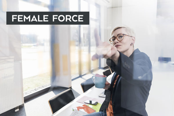 Stockfoto_Lifestyle_Female-Force_Frau-am-Arbeitsplatz_Karriere_Westend61_UUF13329-1.jpg