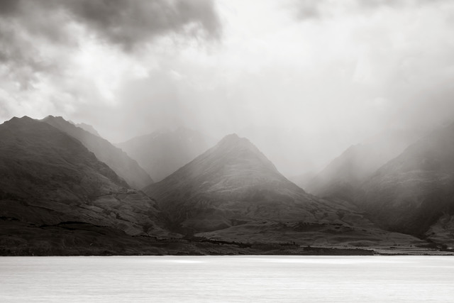 New Zealand, South Island, Queenstown-Lakes-Distrikt, Wanaka, Lake Wanaka, foggy
Royalty free image