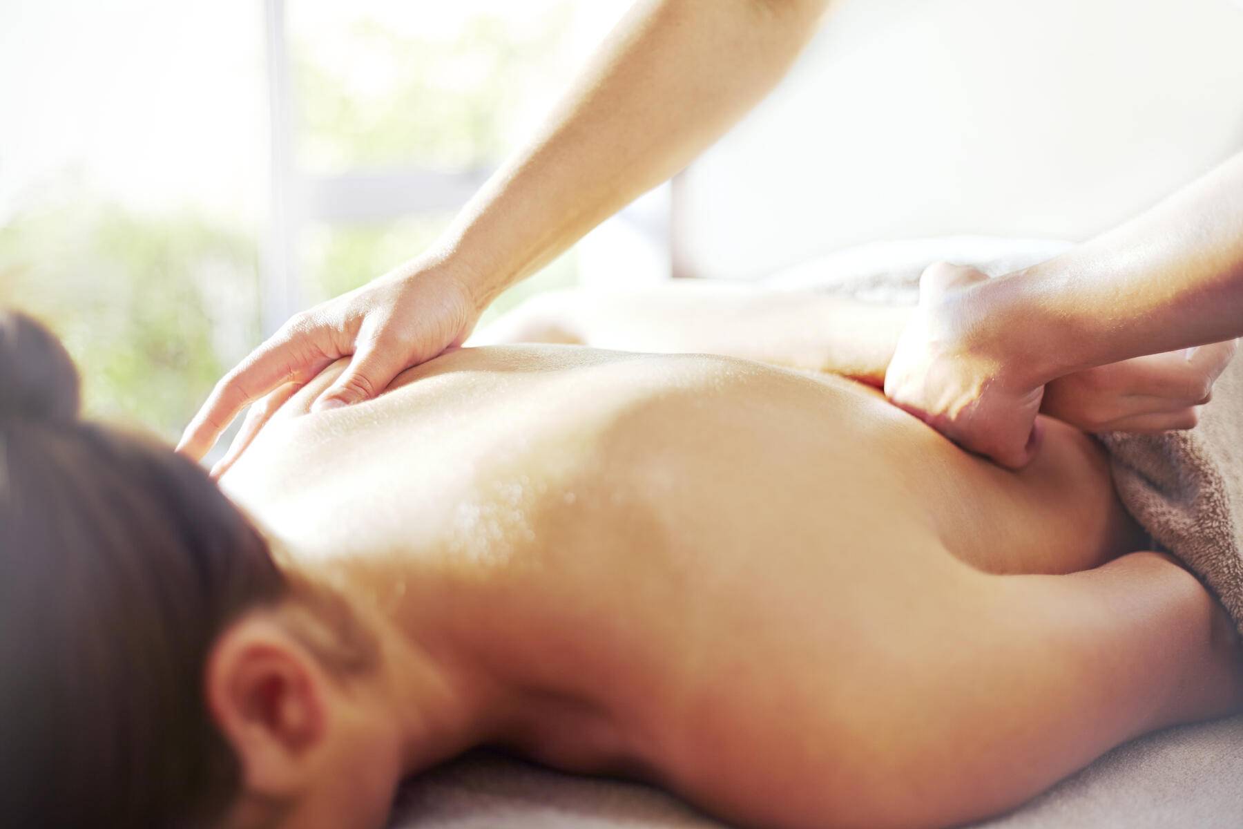 Masseuse massaging woman’s back
Royalty free image