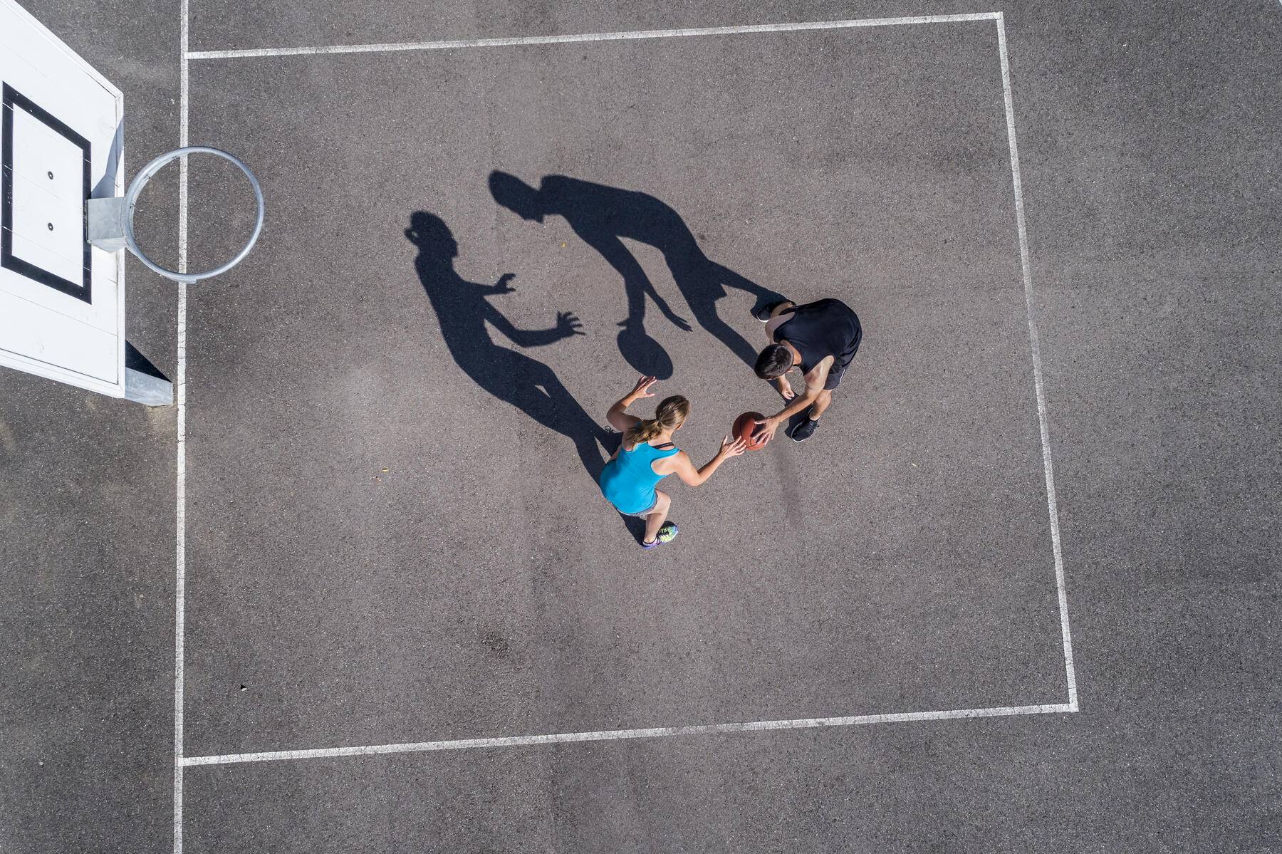 Young man and woman playing basketball, aerial view
Royalty free image