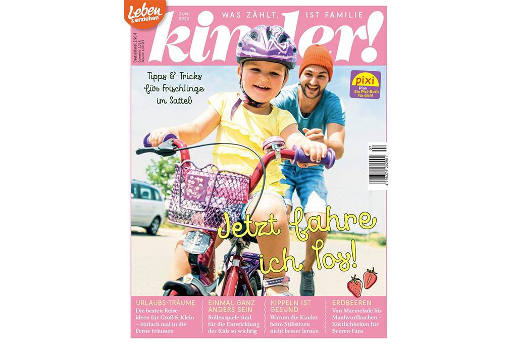 Father accompanying daughter on bike - UUF005193