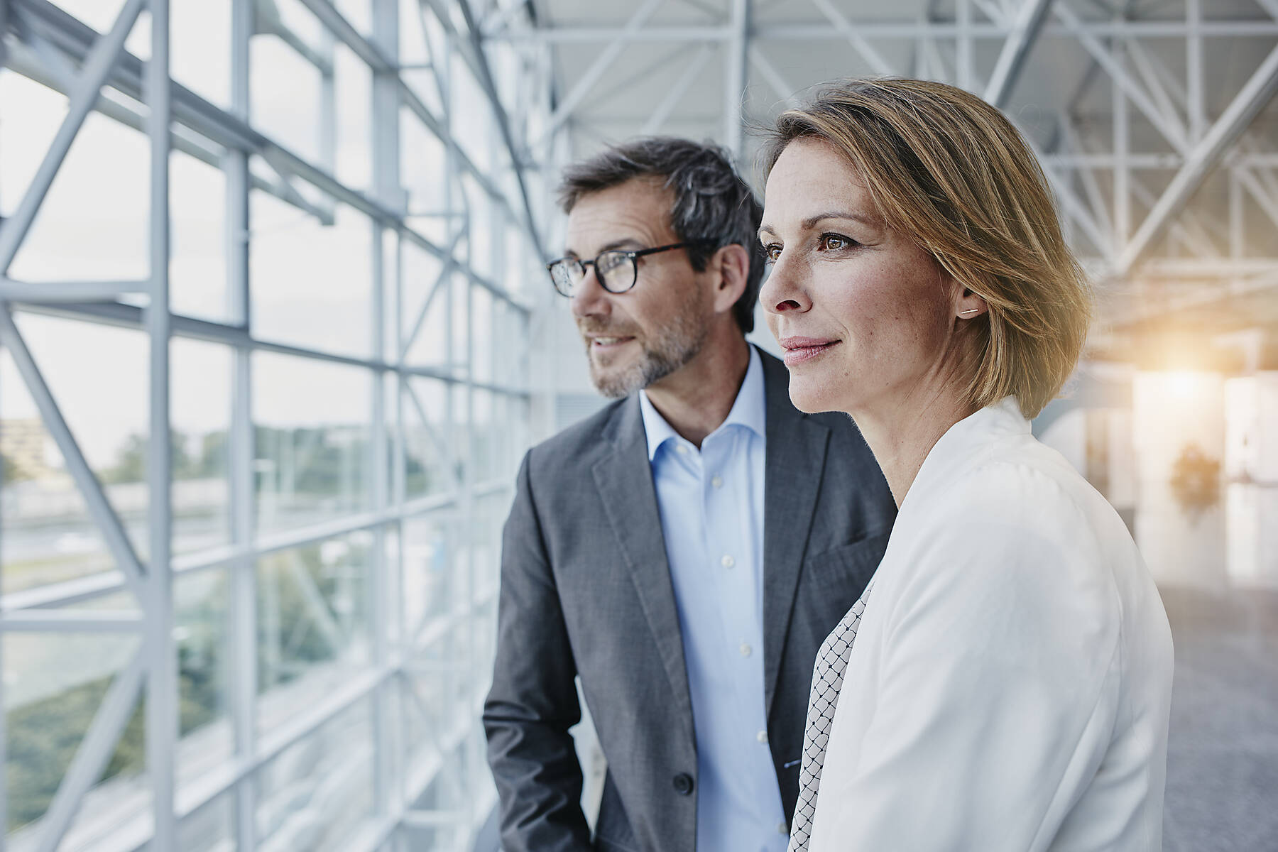stockfoto, lizenzfrei, Geschäftsfrau und Geschäftsmann auf dem Flughafen