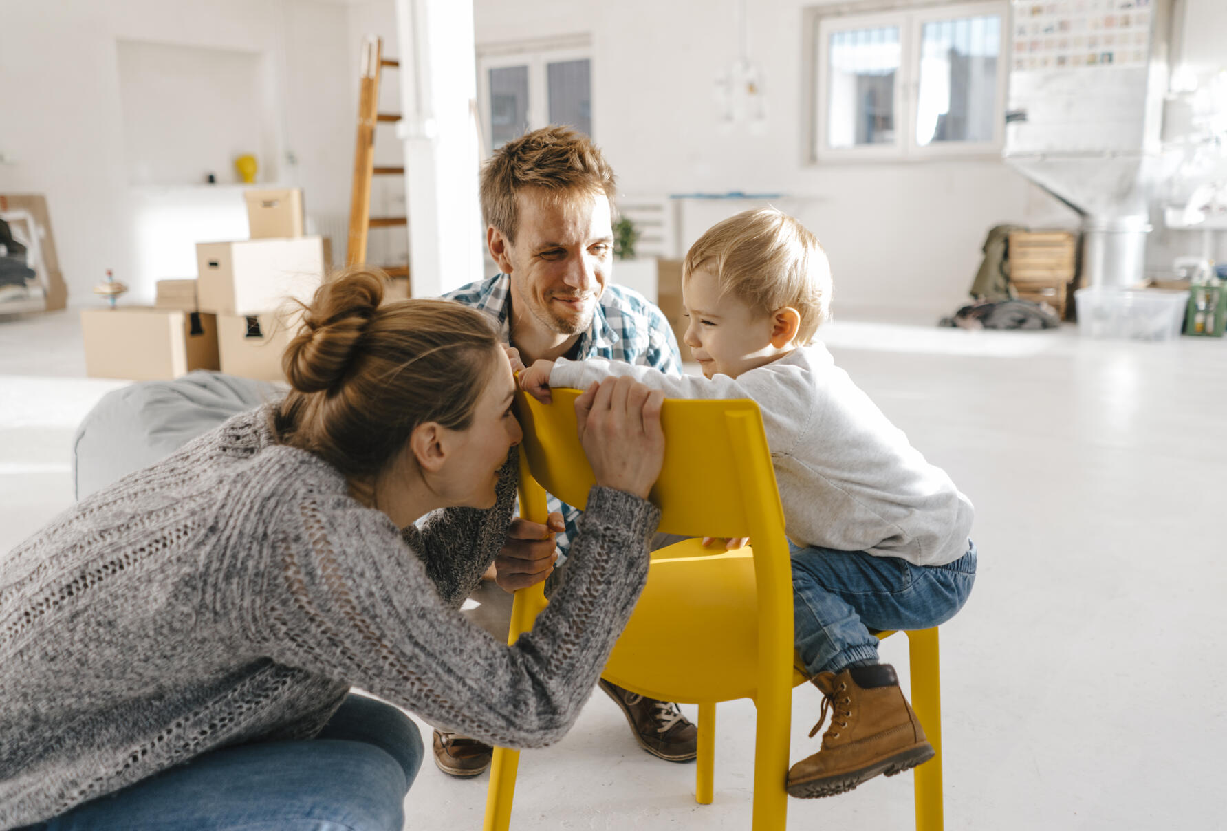 stockfoto, lizenzfrei, Glückliche Familie in neuem Zuhause