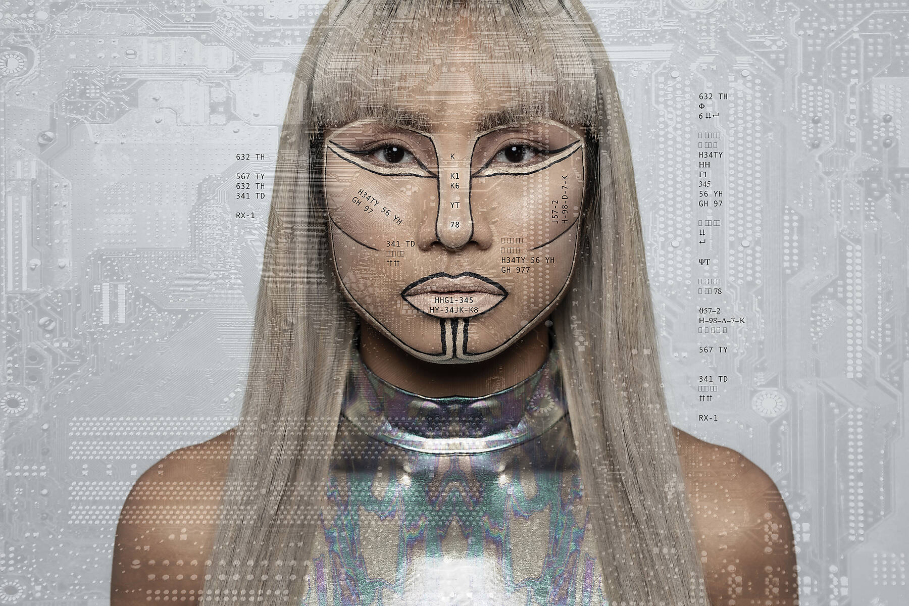 Stockfoto, lizenzfrei, Cyborg Frau, mit silbernem Bodysuit und digitalem Interface
