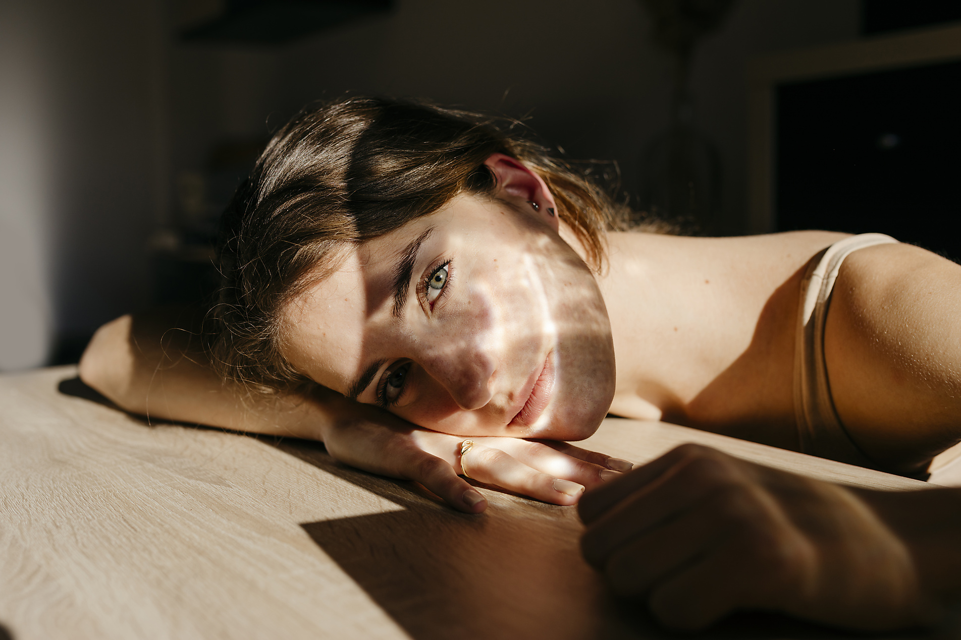 Stock image, royalty-free, Portrait of young woman leaning on wooden table at sunlight, Tania Cervian
