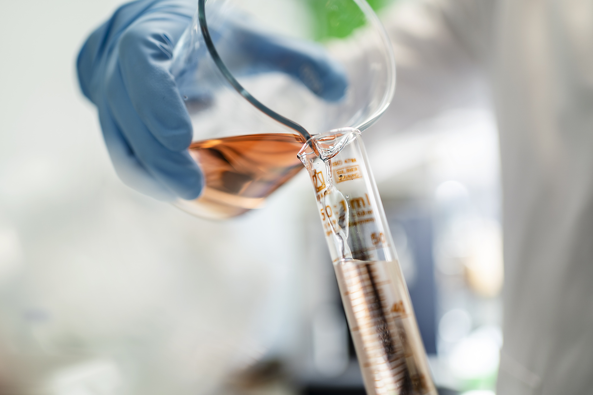 stock image, royalty-free, Hand of scientist pouring chemical in test tube at laboratory, Westend61, Pyrum Innovations, Recycling, Sustainability, eco-friendly, Industry, Daniel Ingold,