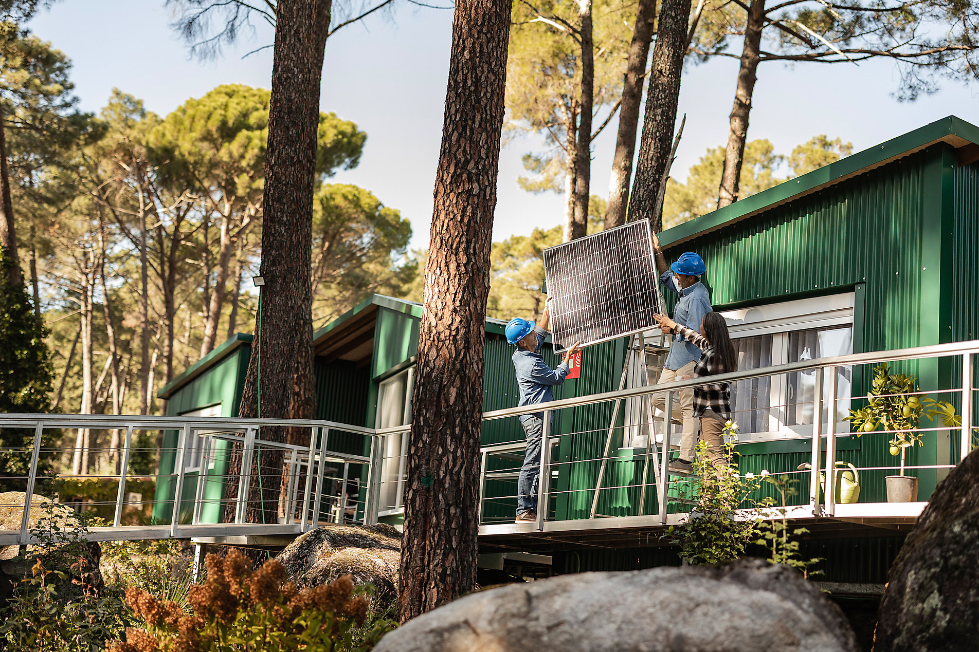Photovoltaic technician installing solar panels on a sustainable house, sustainable architecture, Sustainable Living, Stock Photo, Royalty Free, Westend61