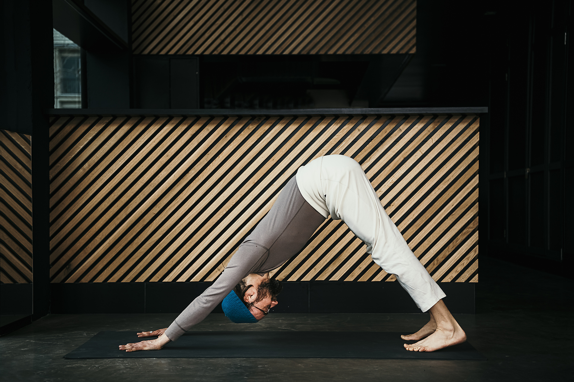 stock image, royalty-free, Male yoga teacher practicing downward facing dog pose, westend61, malte jäger