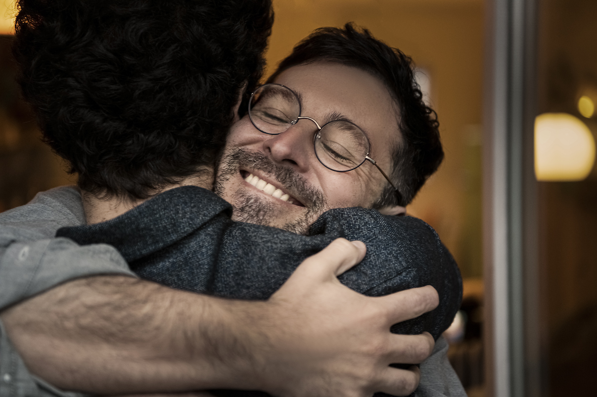 stock image, royalty-free, Smiling mature man embracing male friend at home, malte jäger, westend61