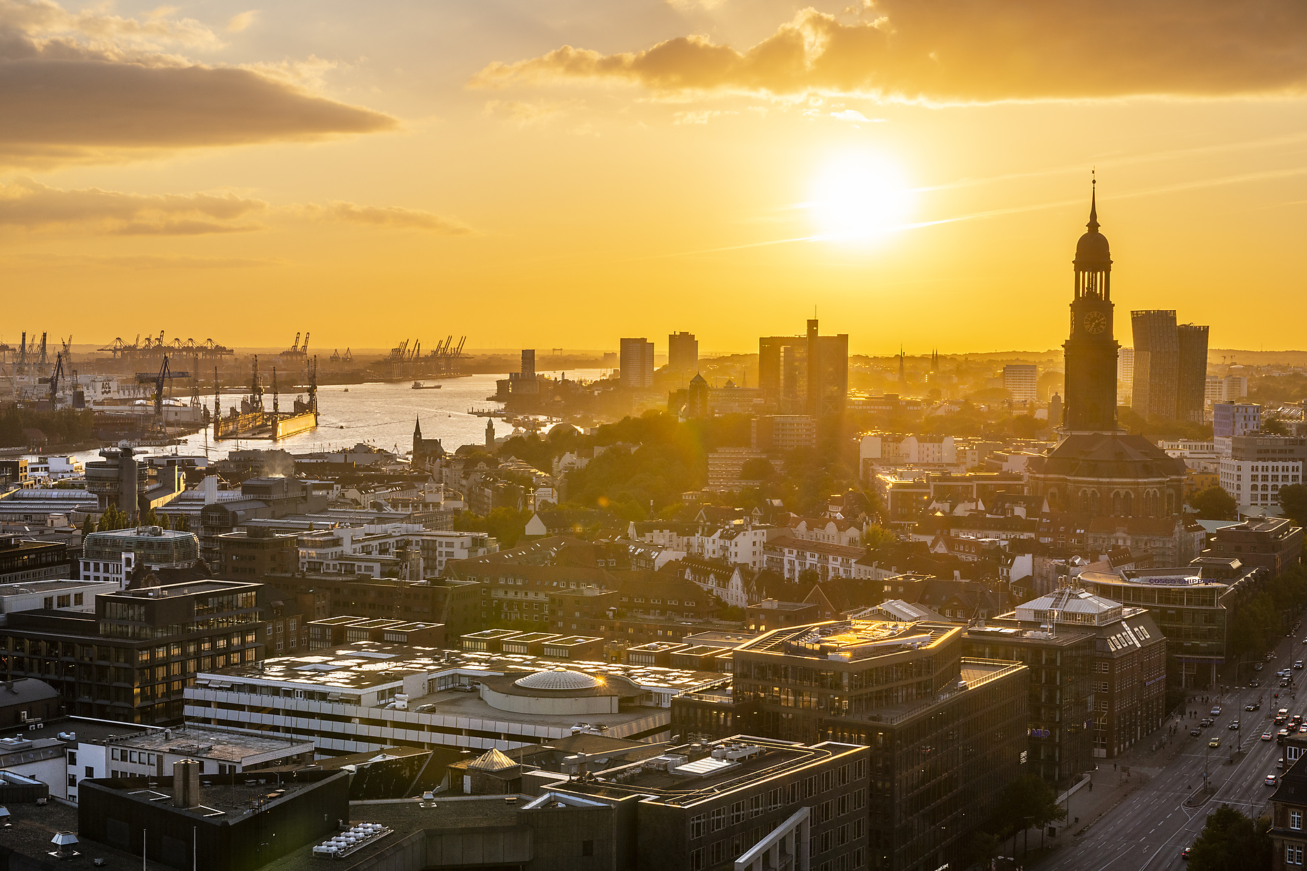 Stockphoto, Royalty Free Stock Image, Germany, Hamburg, Hamburg Harbour and St. Michaelis Church at sunset