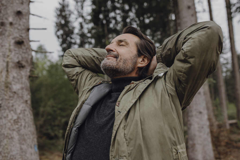 Älterer Wanderer im Wald Lizenzfreies Stockfoto Älterer Wanderer im Wald
Lizenzfreies Stockfoto