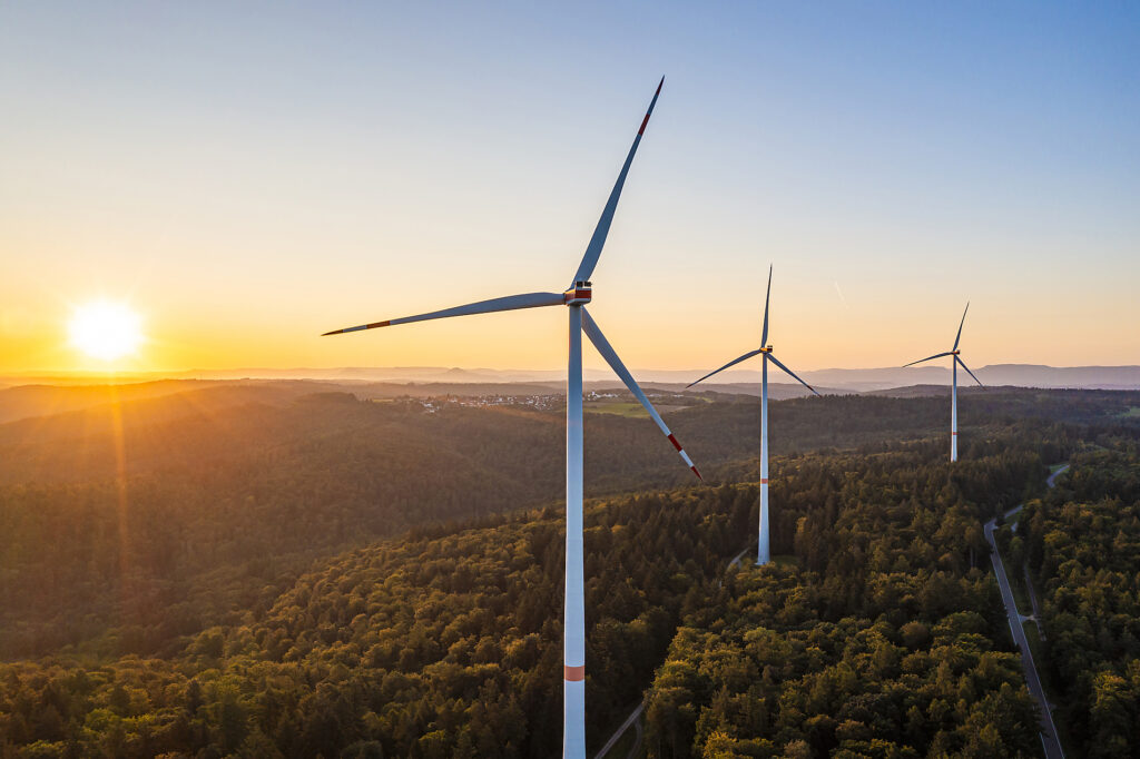 Deutschland, Baden-Württemberg, Luftaufnahme eines Windparks bei Sonnenaufgang Lizenzfreies Stockfoto Deutschland, Baden-Württemberg, Luftaufnahme eines Windparks bei Sonnenaufgang
Lizenzfreies Stockfoto