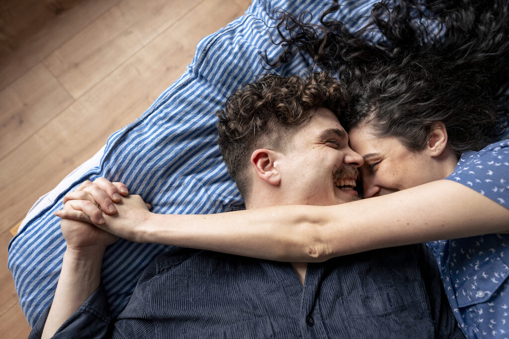 Affectionate couple lying down on bed at home Royalty-free image Affectionate couple lying down on bed at home
Royalty-free image