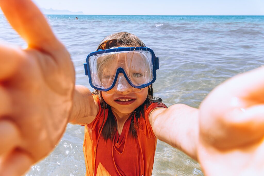 Schnorchelmaske im Meer während des Sommerurlaubs Lizenzfreies Stockfoto Schnorchelmaske im Meer während des Sommerurlaubs
Lizenzfreies Stockfoto