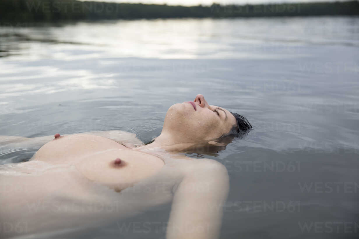 Nude on the lake