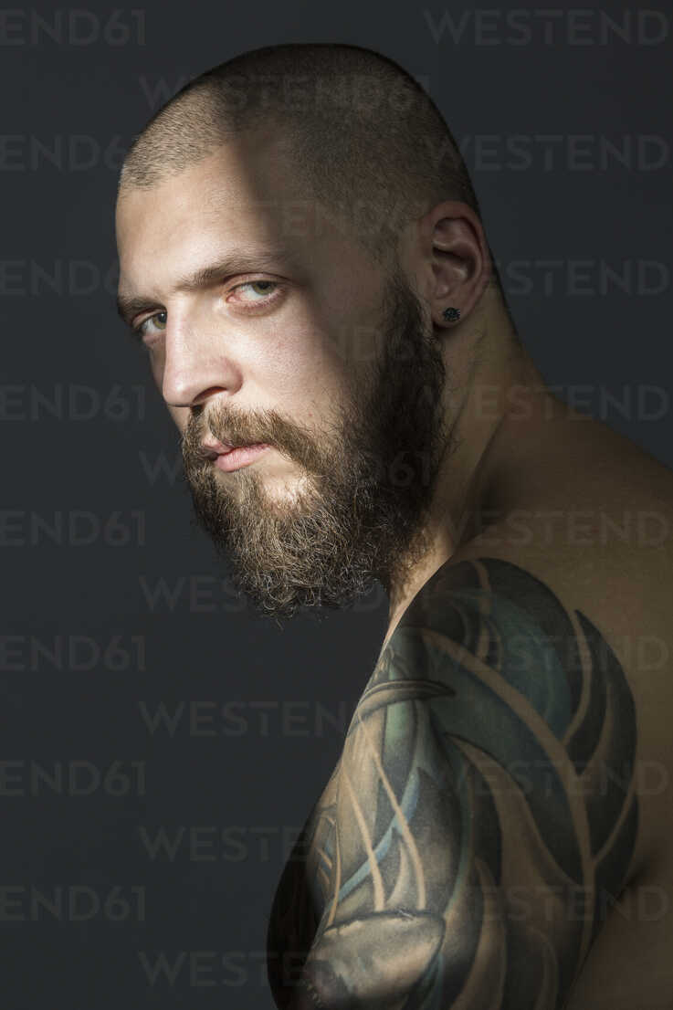 portrait-serious-man-with-beard-and-tattooed-shoulder-FSIF03763.jpg