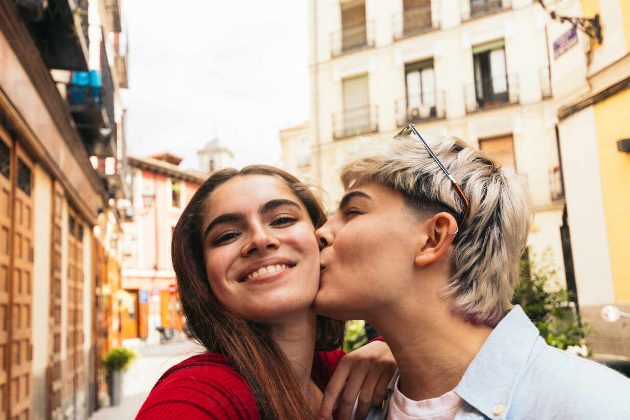 two women kissing selfies gallerie